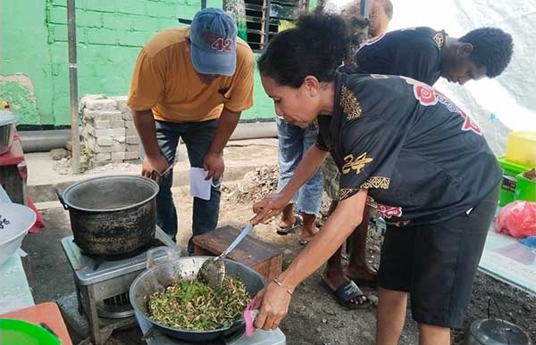 Yayasan Perempuan Papua Maju Kreatif Gelar Lomba Masak Makanan Lokal, Ini Tujuannya 2 Lomba Masak Papeda Ikan Kuah Kuning2