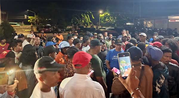 Mimika Luar Biasa, Satu-satunya Pilkada di Indonesia “Boleh Curang Berjamaah” 6 Pleno PPD Tembagapura Digeruduk Massa