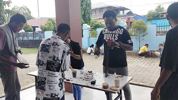 YPMK Manokwari Pelatihan Seni Kriya