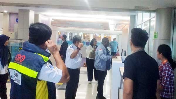 Senator DPD RI Asal PBD Reses di Bandara DEO Sorong, Sejumlah Agenda Jadi Konsen di 2025 2 IMG 20250108 WA0001