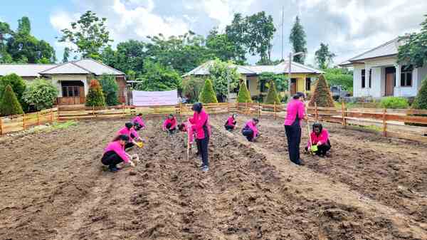 Dukung Ketahanan Pangan, Polsek Bonggo Tanam Jagung dan Kacang Tanah 2 IMG 20250129 WA0002