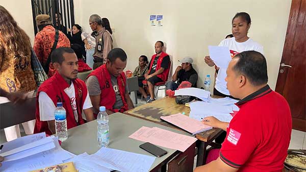 Polisi Serahkan tersangka n BB ke Kejari JPR