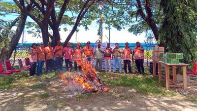 DKP2B-Satpol PP PBD Musnahkan Makanan Siap Saji Kedaluwarsa, Segini Totalnya