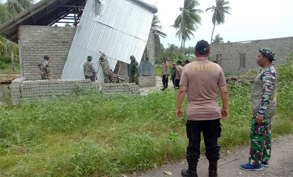 Gotong royong Desa Namtabung Selaru2