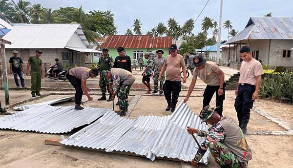 Gotong royong Desa Namtabung Selaru3