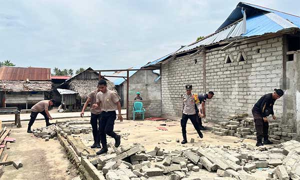 Gotong royong Desa Namtabung Selaru4