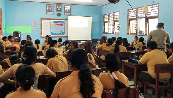 LBH Masuk Sekolah Lanjut Penyuluhan Hukum “BULLYING” di SMPN 1 Biak Kota 4 LBH KYADAWUN MASUK SKLH SMPN 1 Biak Kota4