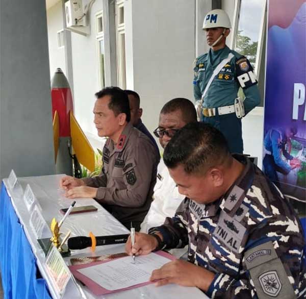 Lanal Aru Musnahkan 1000 Liter Miras Sitaan di Pelabuhan Yos Soedarso Dobo 3 Lanal Aru Musnahkan 1000 L Sopi3