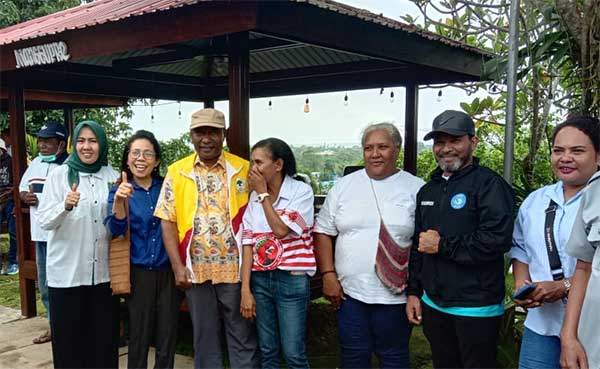 Wakil Ketua DPRK Biak Noak Krey Hadiri Makan Siang Bersama Bupati-Wabup Terpilih 2 Noak Krey Makan Bersama