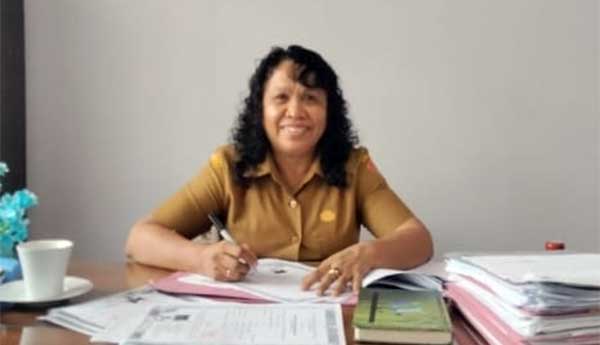 Rachel Dadiara Kepala SMPN 15 Ambon