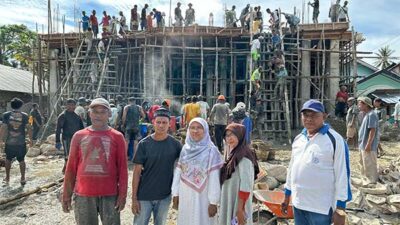 Saadiah Uluputty Bangun Masjid Dusun Oli