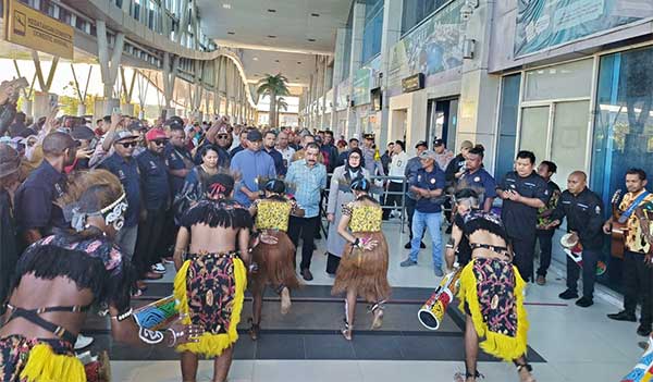 Bupati Wabu R4 Disambut Bandara DEO Sorong