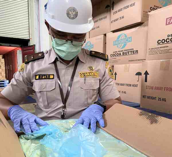 Karantina Periksa 540 Ton Kakao Olahan dari Kepri Tujuan Pengiriman ke 3 Negara 2 IMG 20250317 WA00093