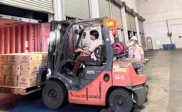 Karantina Periksa 540 Ton Kakao Olahan dari Kepri Tujuan Pengiriman ke 3 Negara 3 IMG 20250317 WA00122