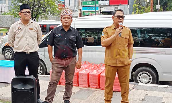 PHRI Berbagi Takjil di Momen Ramadan 1446 H, Begini Respon Kepala Disporaparekraf PBD 2 PHRI PBD Berbagi Takjil2