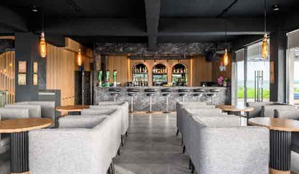 Hadirkan Sensasi Berbeda ! ASTON Gelar “Let’s Glowing Crazy”, Pertama Kali di Kota Sorong 3 ASTON2