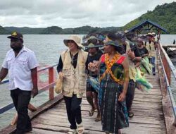 Legislator Senayan Cheroline Makalew Jaring Asmara di Pesisir Teluk Wondama