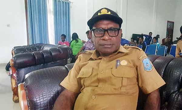 Clemens Sineri Kepala Kesbangpol Mabraya