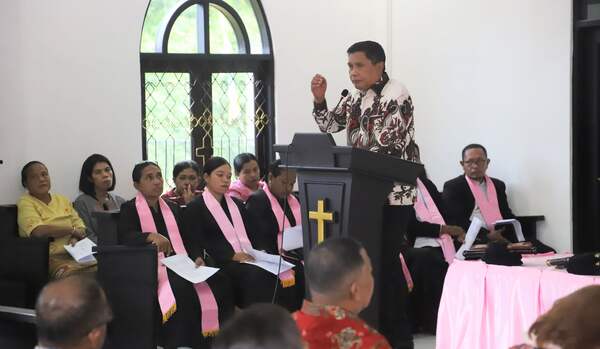 Di HUT Gereja Eirene Siwang, Bodewin Tegas Soal Peningkatan Mental Spritual Umat 1 IMG 20250401 WA0004