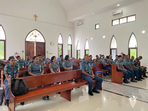 Gelar Ibadah Kausri Rutin, Koarmada III Perkuat Mental dan Spiritualitas Prajurit 2 IMG 20250424 WA0003