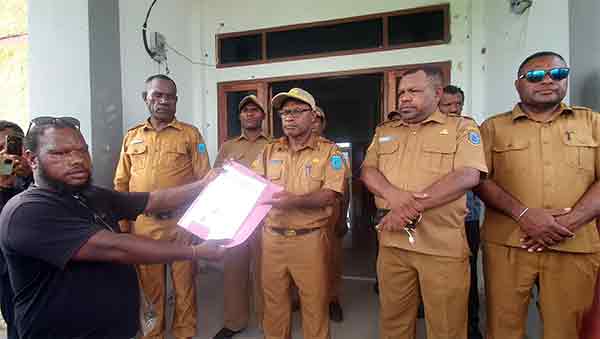 Ini Tuntutan Masyarakat Soal Kursi DPRK Jalur Otsus, Pemkab Mamberamo Raya Respon Tegas 3 Kesabangpol Mambraya Terima Tuntutan Warga