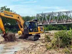 Oprit Jembatan Kian SBT Longsor Dihajar Hujan, BPJN Maluku Langsung Turun Tangan