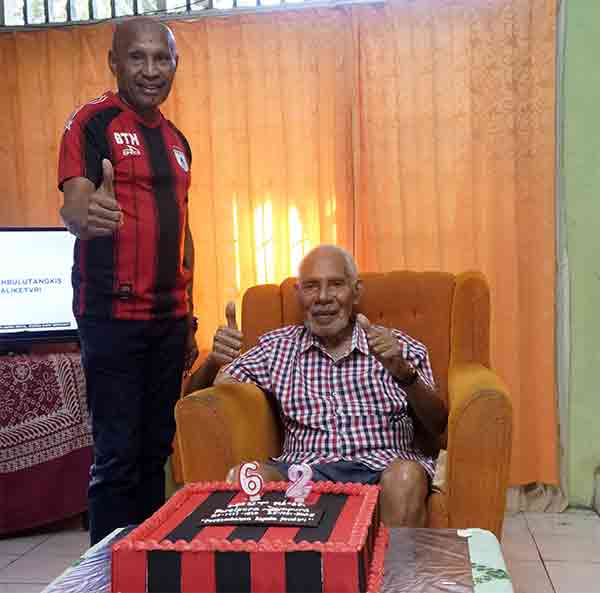 Rayakan HUT ke 62 Persipura Jayapura, Ketum Kunjungi Pendiri Klub 2 BTM HUT Persipura JPR2