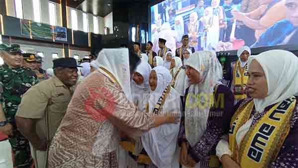 Lepas 149 CJH Mimika ke Tanah Suci, Bupati Rettob Titip Pesan dan Harapannya 3 Bupati JR Lepas CJH3