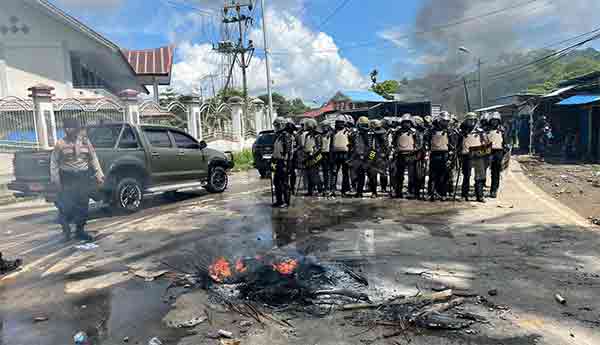 Demo Depan Uncen JPR