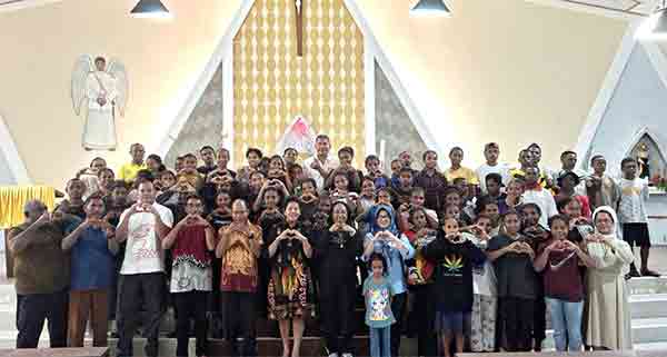 Gerindra Papua Bantu Gereja di Papua2