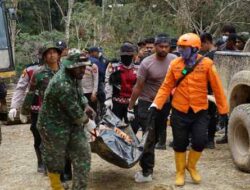 Hari ke-5, Karo Ops Polda Papua Barat Tinjau Lokasi Bencana di Pegaf