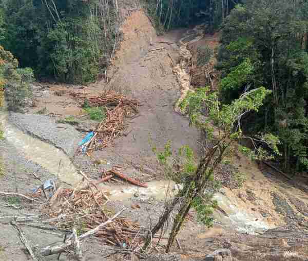 Wonggor Apresiasi Gerak Cepat Tim Beri Bantuan Korban Longsor di Catubouw 2 IMG 20250518 123024
