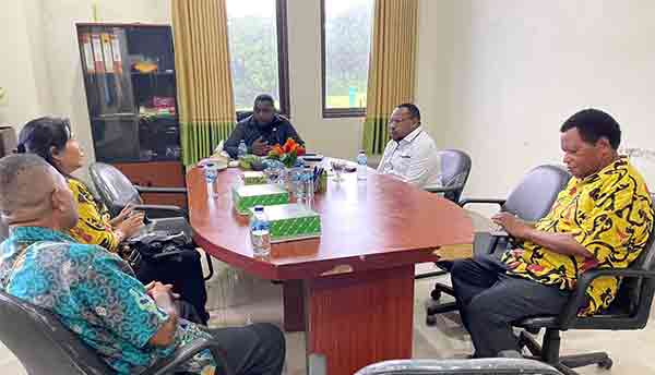 Komisi III DPRP PB Hearing dgn Dinas OMKM