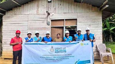 Lewat “Light Up The Dream”, PLN Listriki Rumah Warga Kurang Mampu di Sorong Barat