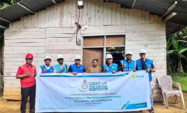Lewat “Light Up The Dream”, PLN Listriki Rumah Warga Kurang Mampu di Sorong Barat 1 PLN Listriki Rumah Warga di Sorong Barat