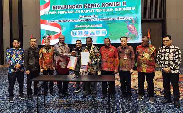 Pemprov PB Serahkan Aset Tteap ke PBD