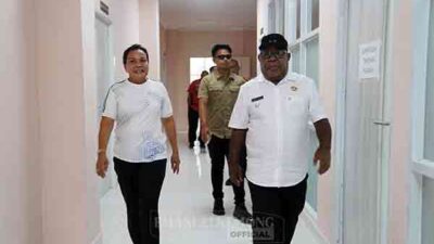 Wabup EK Datangi Disdik Mimika2