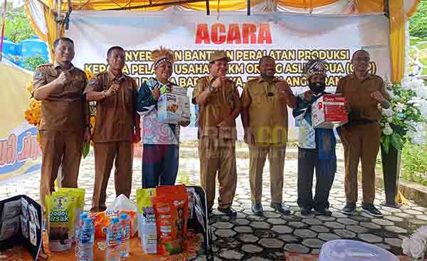 DPMPTSP PBD Bantu 12 UMKM OAP Peralatan Produksi, Wagub Tegaskan Soal Prioritas 2 Wagub Nausrau 12 UMKM OAP2