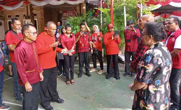 Resmi Beri Dukungan di PSU 2025, BTM Dinobatkan Jadi Panglima Masyarakat Kei 2 BTM Panglima Masyarakat Kei2