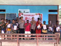 Biro SDM Polda Papua Barat Gelar Bakti Religi di Kampung Cunggrek