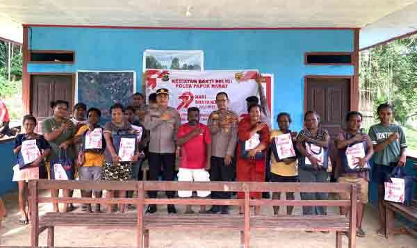 Biro SDM Polda PB Gelar Bakti Religi di Kp Cunggrek