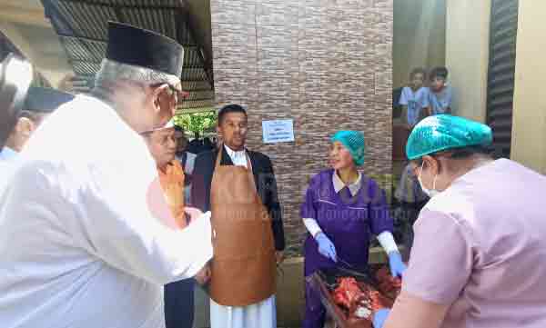 Bupati JR Penyembelihan Hewan Kurban 2