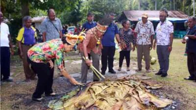 Warga Biak Utara Sambut Dirinya sebagai Mananwir Sanadi, Ini Respon Constant Karma