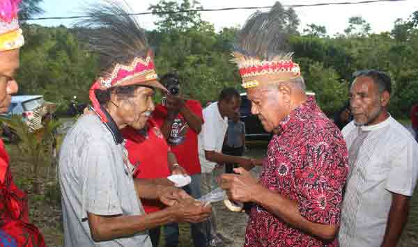 Constant Karma Pulang Kampung: Dari Tanah Leluhur, Bawa Harapan Papua Baru 3 Constant Karma Tanah Leluhur Biak