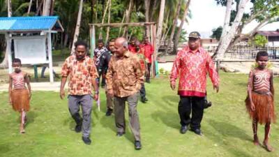 Constant Karma Tanah Leluhur Biak3