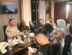 Kabid Humas Polda Papua Ajak Wartawan Ngobrol Santai