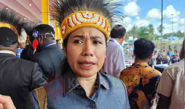 Legislator Senayan Cheroline Chirsye Makalew, S.P siap mengawal janji Menteri ESDM / Foto : KENN
