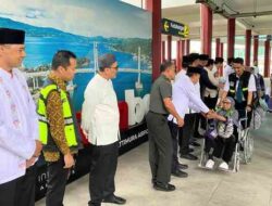 316 Jemaah Haji Tiba di Ambon, Wali Kota  hingga Forkopimda Sambut Penuh Sukacita