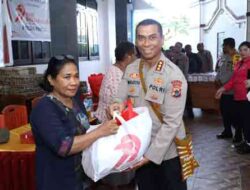 Kabid Humas Polda Papua Gelar Baksos-Bakti Religi di Gereja GKI Immanuel APO