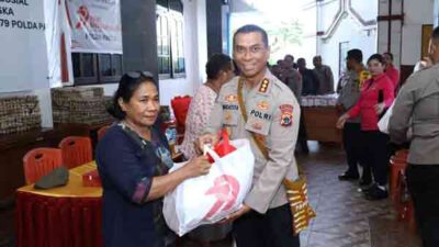 Kabid Humas Polda Papua Gelar Baksos-Bakti Religi di Gereja GKI Immanuel APO